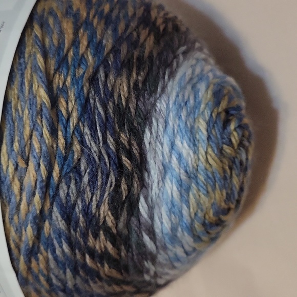 100% Acrylic Yarn - Picture 5 of 5